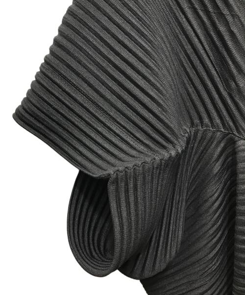 HOMME PLISSE ISSEY MIYAKE（オム プリッセ イッセイ ミヤケ）HOMME PLISSE ISSEY MIYAKE (オム プリッセ イッセイ ミヤケ) OVERFLOW 変形プリーツシャツ ブラック サイズ:SIZE 4の古着・服飾アイテム