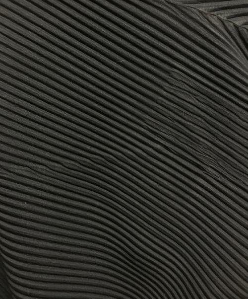 HOMME PLISSE ISSEY MIYAKE（オム プリッセ イッセイ ミヤケ）HOMME PLISSE ISSEY MIYAKE (オム プリッセ イッセイ ミヤケ) OVERFLOW 変形プリーツシャツ ブラック サイズ:SIZE 4の古着・服飾アイテム
