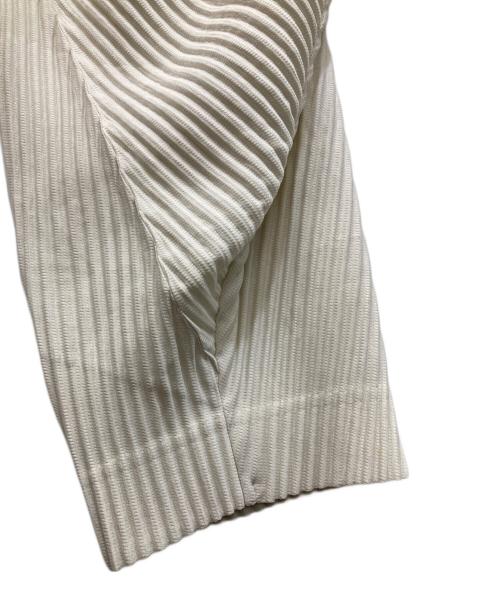 HOMME PLISSE ISSEY MIYAKE（オム プリッセ イッセイ ミヤケ）HOMME PLISSE ISSEY MIYAKE (オム プリッセ イッセイ ミヤケ) TUXEDO PLEATS パンツ アイボリー サイズ:3の古着・服飾アイテム