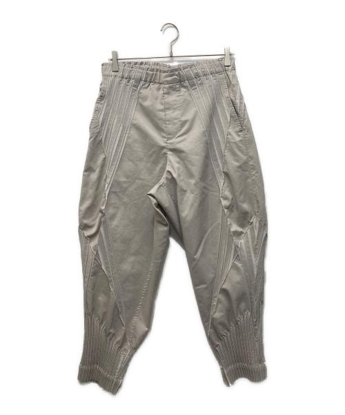 A-POC ABLE ISSEY MIYAKE（エイポック エイブル イッセイ ミヤケ）A-POC ABLE ISSEY MIYAKE (エイポック エイブル イッセイ ミヤケ) TYPE-S 001 クロップドパンツ グレー サイズ:3の古着・服飾アイテム