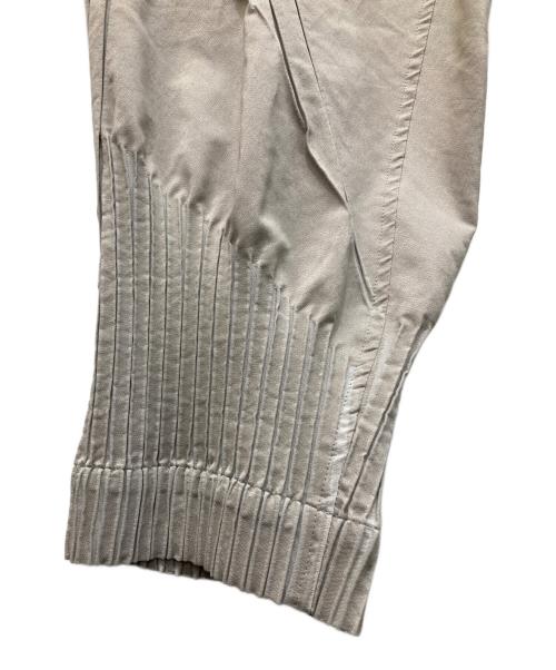 A-POC ABLE ISSEY MIYAKE（エイポック エイブル イッセイ ミヤケ）A-POC ABLE ISSEY MIYAKE (エイポック エイブル イッセイ ミヤケ) TYPE-S 001 クロップドパンツ グレー サイズ:3の古着・服飾アイテム