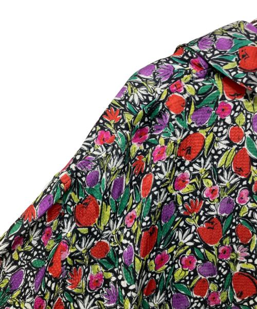 VERMEIL par iena（ヴェルメイユ パー イエナ）VERMEIL par iena (ヴェルメイユ パー イエナ) フラワープリントブラウス グリーン×レッド サイズ:free 未使用品の古着・服飾アイテム