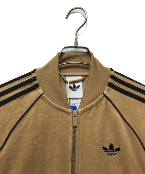 adidas（アディダス）adidas (アディダス) SST アディカラー ベロア トラックトップ ベージュ サイズ:S 未使用品の古着・服飾アイテム