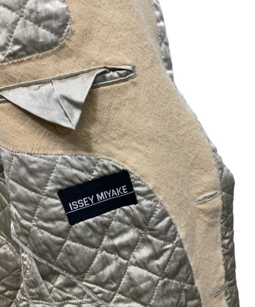 ISSEY MIYAKE（イッセイミヤケ）ISSEY MIYAKE (イッセイミヤケ) 異素材ドッキングテーラードジャケット ベージュ サイズ:Mの古着・服飾アイテム