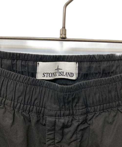 STONE ISLAND（ストーンアイランド）STONE ISLAND (ストーンアイランド) ガーメントダイストレッチコットンカーゴパンツ ブラック サイズ:SIZE 32の古着・服飾アイテム