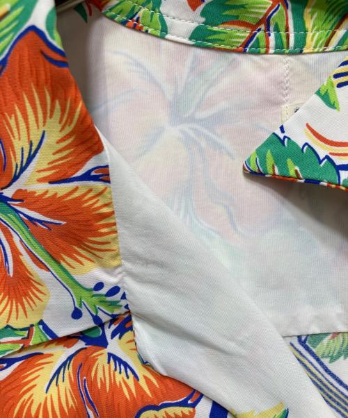 Sun Surf（サンサーフ）Sun Surf (サンサーフ) RAYON HAWAIIAN SHIRT ホワイト サイズ:17-171/2の古着・服飾アイテム