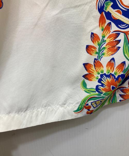 Sun Surf（サンサーフ）Sun Surf (サンサーフ) RAYON HAWAIIAN SHIRT ホワイト サイズ:17-171/2の古着・服飾アイテム