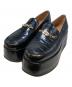 Ganni（ガニー）の古着「Patent Croco Butterfly Chain Platform Loafers」｜ブラック