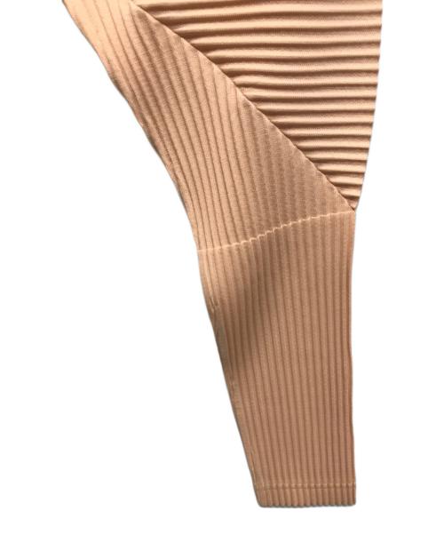 HOMME PLISSE ISSEY MIYAKE（オム プリッセ イッセイ ミヤケ）HOMME PLISSE ISSEY MIYAKE (オム プリッセ イッセイ ミヤケ) COLOR PLEATS カットソー ピンク サイズ:3の古着・服飾アイテム