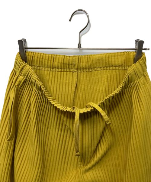 HOMME PLISSE ISSEY MIYAKE（オム プリッセ イッセイ ミヤケ）HOMME PLISSE ISSEY MIYAKE (オム プリッセ イッセイ ミヤケ) プリーツテーパードパンツ イエロー サイズ:3の古着・服飾アイテム