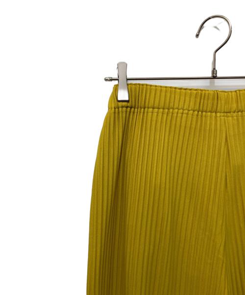HOMME PLISSE ISSEY MIYAKE（オム プリッセ イッセイ ミヤケ）HOMME PLISSE ISSEY MIYAKE (オム プリッセ イッセイ ミヤケ) プリーツテーパードパンツ イエロー サイズ:3の古着・服飾アイテム