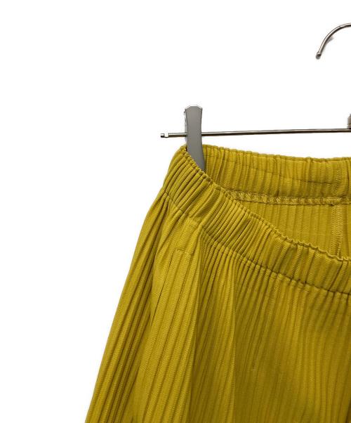 HOMME PLISSE ISSEY MIYAKE（オム プリッセ イッセイ ミヤケ）HOMME PLISSE ISSEY MIYAKE (オム プリッセ イッセイ ミヤケ) プリーツテーパードパンツ イエロー サイズ:3の古着・服飾アイテム