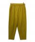 HOMME PLISSE ISSEY MIYAKE（オム プリッセ イッセイ ミヤケ）の古着「プリーツテーパードパンツ」｜イエロー