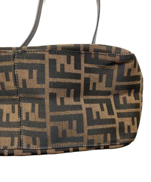 FENDI（フェンディ）FENDI (フェンディ) ズッカ柄 マンマバケット ブラウンの古着・服飾アイテム