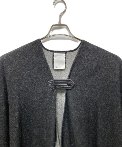 MONCLER（モンクレール）MONCLER (モンクレール) MANTELLA ロゴケープ ブラック サイズ:Freeの古着・服飾アイテム