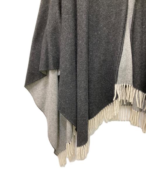 MONCLER（モンクレール）MONCLER (モンクレール) MANTELLA ロゴケープ ブラック サイズ:Freeの古着・服飾アイテム