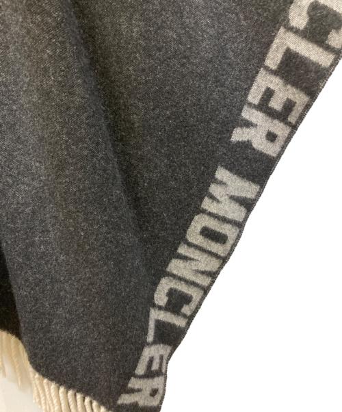 MONCLER（モンクレール）MONCLER (モンクレール) MANTELLA ロゴケープ ブラック サイズ:Freeの古着・服飾アイテム