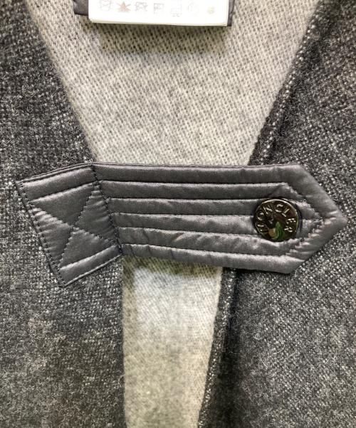 MONCLER（モンクレール）MONCLER (モンクレール) MANTELLA ロゴケープ ブラック サイズ:Freeの古着・服飾アイテム