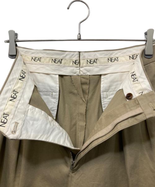 NEAT（ニート）NEAT (ニート) 2タックテーパードパンツ ベージュ サイズ:48の古着・服飾アイテム