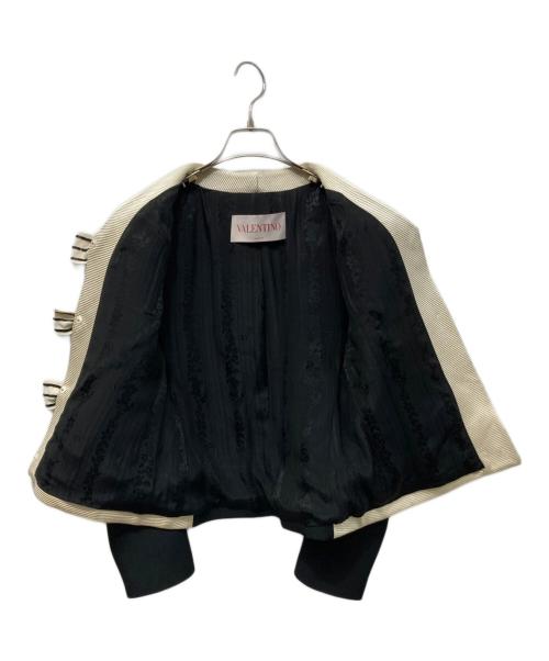 VALENTINO（ヴァレンティノ）VALENTINO (ヴァレンティノ) エンブロイダリー＆ボウジャケット ホワイト×ブラック サイズ:44の古着・服飾アイテム