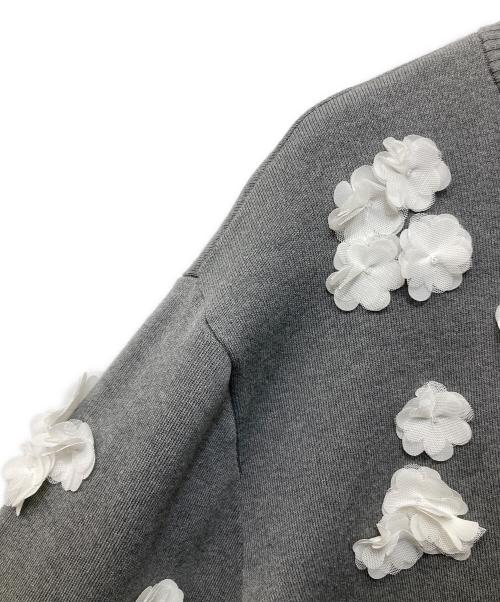 UNITED ARROWS（ユナイテッドアローズ）UNITED ARROWS (ユナイテッドアローズ) 3D フラワーモチーフ ロングスリーブ ニット グレー サイズ:Freeの古着・服飾アイテム