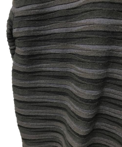ISSEY MIYAKE MEN（イッセイミヤケメン）ISSEY MIYAKE MEN (イッセイミヤケメン) 3Dニット グレー サイズ:２の古着・服飾アイテム