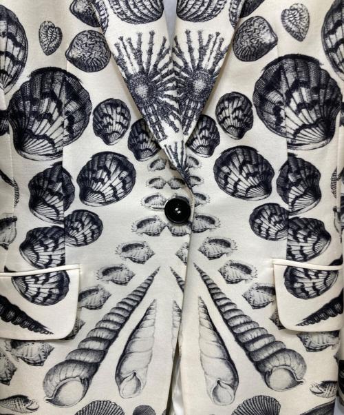 ALEXANDER McQUEEN（アレキサンダーマックイーン）ALEXANDER McQUEEN (アレキサンダーマックイーン) 総柄テーラードジャケット ホワイト サイズ:Sの古着・服飾アイテム