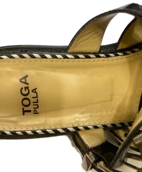 TOGA PULLA（トーガ プルラ）TOGA PULLA (トーガ プルラ) クロスストラップフラットシューズ ブラック サイズ:37の古着・服飾アイテム