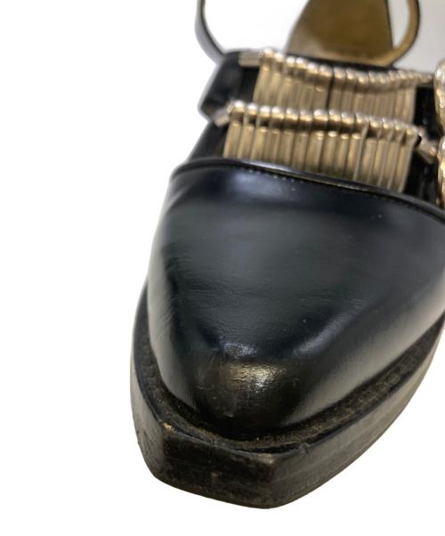 TOGA PULLA（トーガ プルラ）TOGA PULLA (トーガ プルラ) クロスストラップフラットシューズ ブラック サイズ:37の古着・服飾アイテム