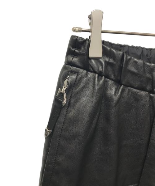 TOGA VIRILIS（トーガ ビリリース）TOGA VIRILIS (トーガ ビリリース) FAKE LEATHER PANTS ブラック サイズ:SIZE 46の古着・服飾アイテム