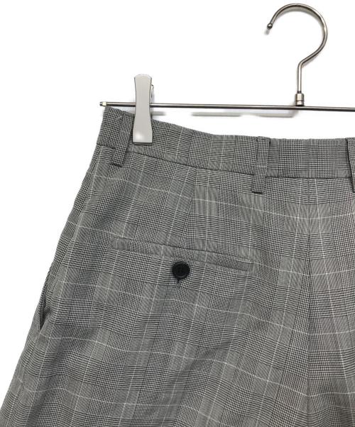 PRADA（プラダ）PRADA (プラダ) 格子柄ハーフパンツ グレー サイズ:38Sの古着・服飾アイテム