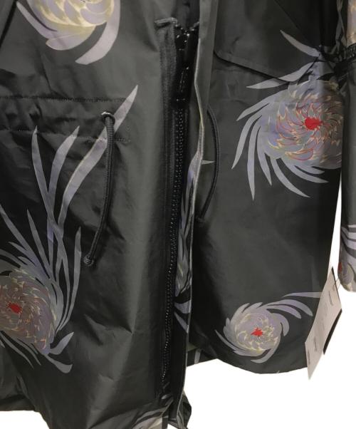 UNDERCOVER（アンダーカバー）UNDERCOVER (アンダーカバー) 転写ウェザーフード付ノーカラーショートモッズコート ブラック サイズ:2の古着・服飾アイテム