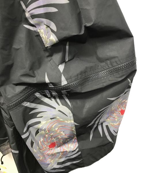 UNDERCOVER（アンダーカバー）UNDERCOVER (アンダーカバー) 転写ウェザーフード付ノーカラーショートモッズコート ブラック サイズ:2の古着・服飾アイテム