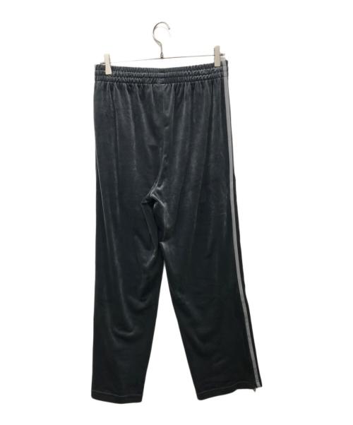 adidas（アディダス）adidas (アディダス) ファイヤーバードベロアトラックパンツ グレー サイズ:L 未使用品の古着・服飾アイテム