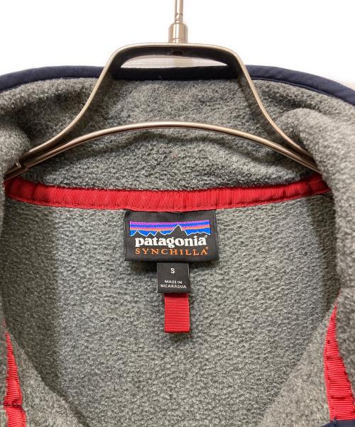 Patagonia（パタゴニア）Patagonia (パタゴニア) シンチラスナップT フリースプルオーバー ニッケル×ネイビー(グレー) サイズ:Sの古着・服飾アイテム