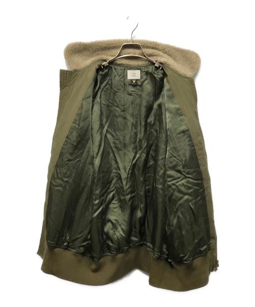 FUMIE=TANAKA（フミエタナカ）FUMIE=TANAKA (フミエタナカ) 襟ボアダウンジャケット カーキ サイズ:2の古着・服飾アイテム