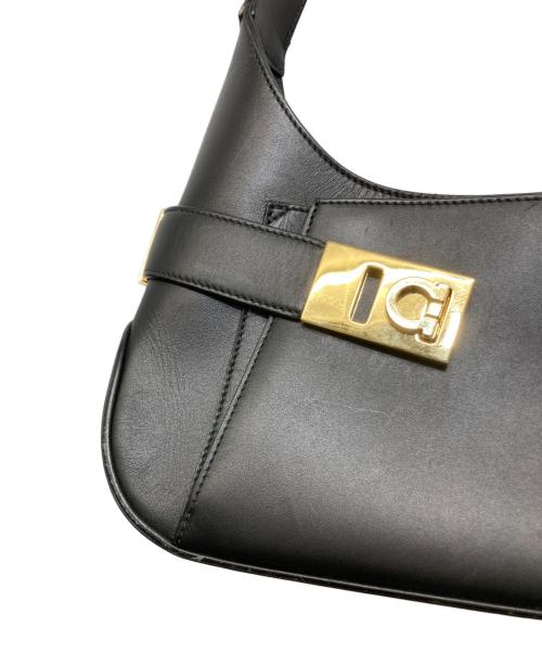 Ferragamo（フェラガモ）Ferragamo (フェラガモ) ガンチーニワンショルダーバッグ ブラックの古着・服飾アイテム