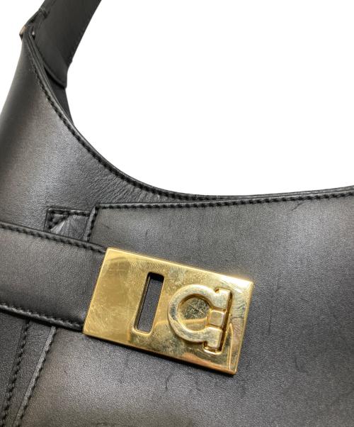 Ferragamo（フェラガモ）Ferragamo (フェラガモ) ガンチーニワンショルダーバッグ ブラックの古着・服飾アイテム