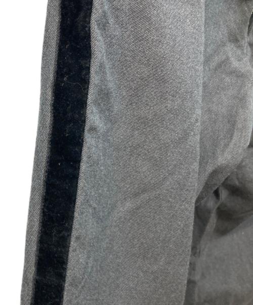 COMME des GARCONS HOMME PLUS（コムデギャルソンオムプリュス）COMME des GARCONS HOMME PLUS (コムデギャルソンオムプリュス) サイドラインウールパンツ グレー サイズ:Sの古着・服飾アイテム