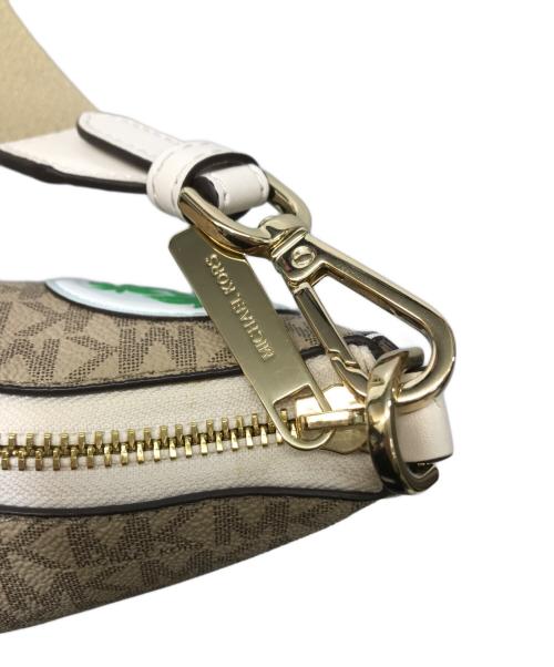 MICHAEL KORS（マイケル・コース）MICHAEL KORS (マイケル・コース) ジェットセットトラベルPVCウィズテックアタッチスモール ベージュの古着・服飾アイテム