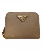 PRADAプラダ）の古着「サフィアーノレザーコンパクトウォレット」｜ベージュ