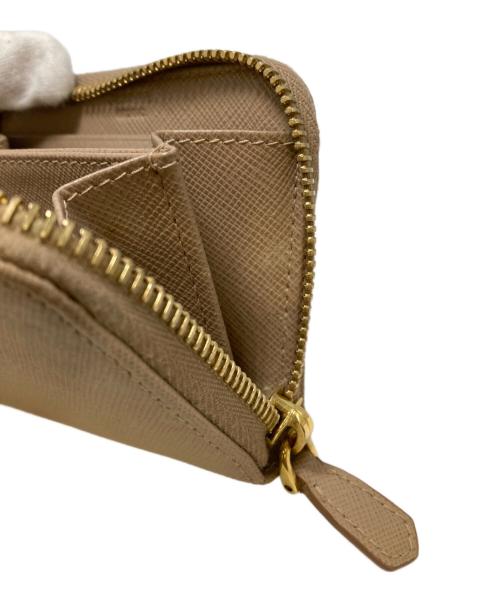 PRADA（プラダ）PRADA (プラダ) サフィアーノレザーコンパクトウォレット ベージュの古着・服飾アイテム