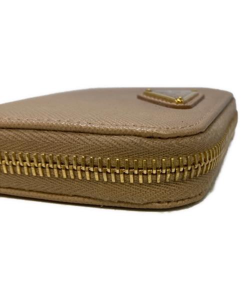 PRADA（プラダ）PRADA (プラダ) サフィアーノレザーコンパクトウォレット ベージュの古着・服飾アイテム