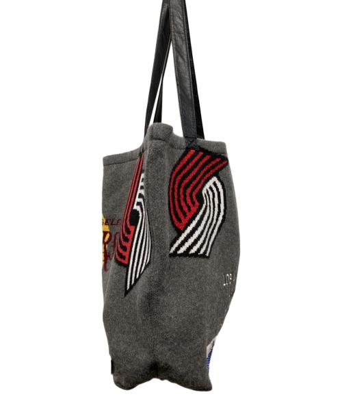 WIND AND SEA（ウィンダンシー）WIND AND SEA (ウィンダンシー) NBA (エヌビーエー) NBA Jacquard Knit Carryall Bag グレー 未使用品の古着・服飾アイテム