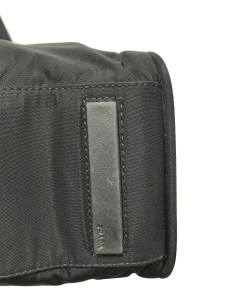 PRADA（プラダ）PRADA (プラダ) ナイロントートバッグ ブラック×ゴールドの古着・服飾アイテム