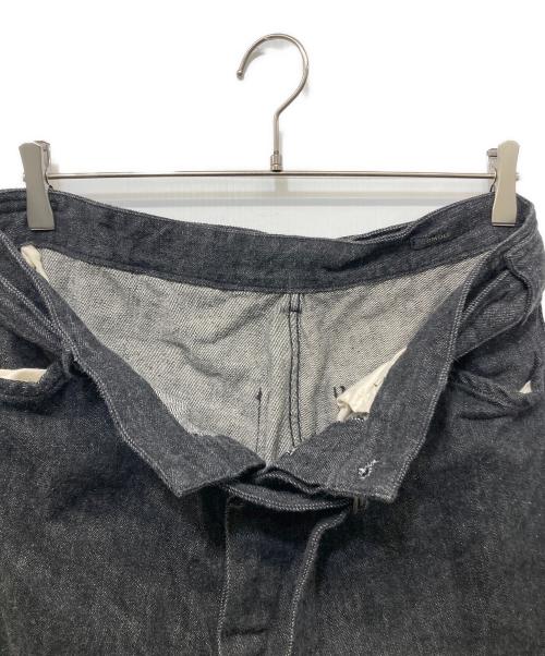COMOLI（コモリ）COMOLI (コモリ) ベルテッドデニムパンツ ブラック サイズ:SIZE 2の古着・服飾アイテム