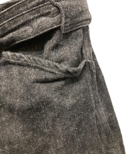 COMOLI（コモリ）COMOLI (コモリ) ベルテッドデニムパンツ ブラック サイズ:SIZE 2の古着・服飾アイテム