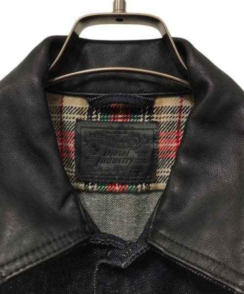 DIESEL（ディーゼル）DIESEL (ディーゼル) レザーカラーデニムトラッカージャケット インディゴ サイズ:Mの古着・服飾アイテム