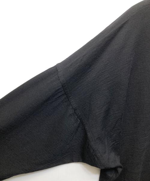 GIANNI VERSACE（ジャンニ・ヴェルサーチ）GIANNI VERSACE (ジャンニ・ヴェルサーチ) ネックレイヤードニット ブラック サイズ:Sの古着・服飾アイテム