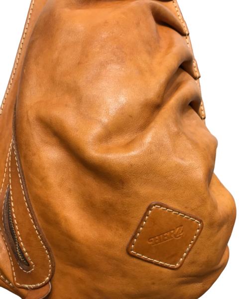 Herz（ヘルツ）Herz (ヘルツ) ドレープワンショルダーバッグ ブラウンの古着・服飾アイテム